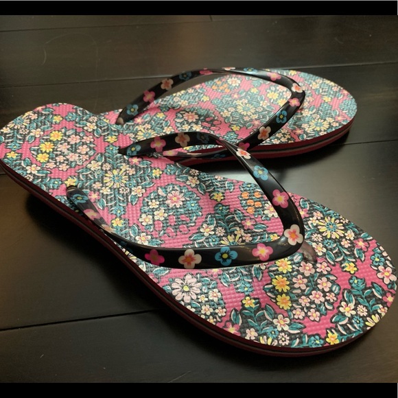 Shoes - Vera Bradley Flip Flops Like New